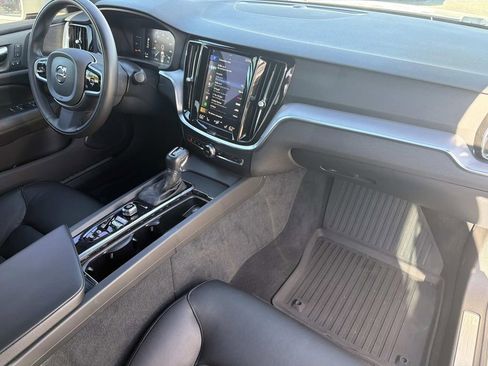 Used 2019 Volvo S60 T5 Momentum w/ Premium Package image 24
