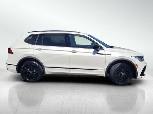 Used 2022 Volkswagen Tiguan SE R-Line AWD/4WD image 3