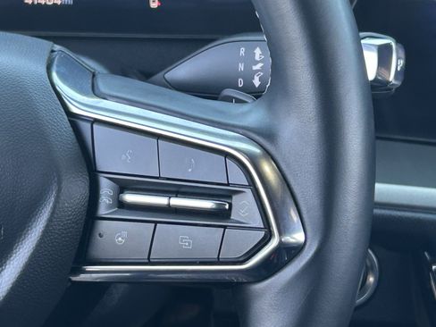 Certified 2025 Chevrolet Traverse LT FWD image 25
