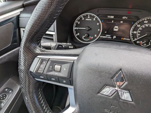 Used 2022 Mitsubishi Outlander SE image 46