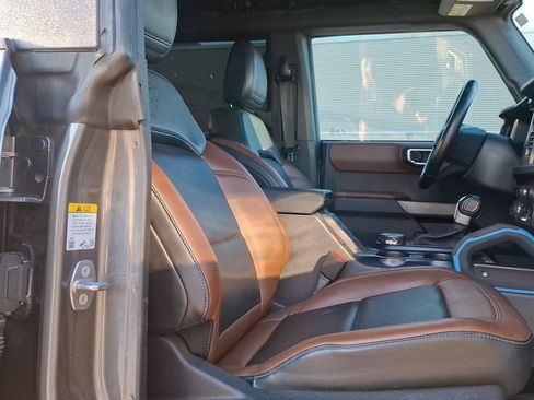 Used 2023 Ford Bronco Outer Banks w/ Sasquatch Package AWD/4WD image 11