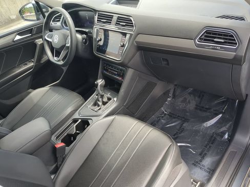 Certified 2023 Volkswagen Tiguan SE FWD image 11