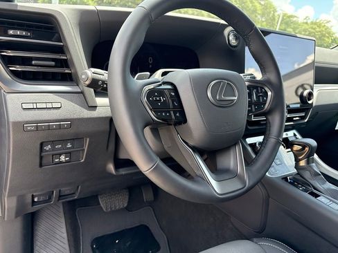 Used 2026 Lexus GX 550 w/ Cold Area Package AWD/4WD image 12