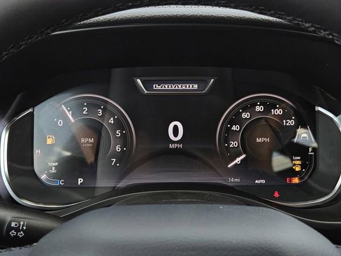 Used 2025 RAM 1500 Laramie AWD/4WD image 9