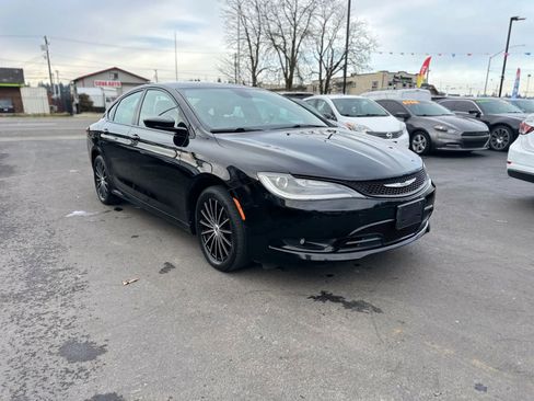 Used 2015 Chrysler 200 S image 3