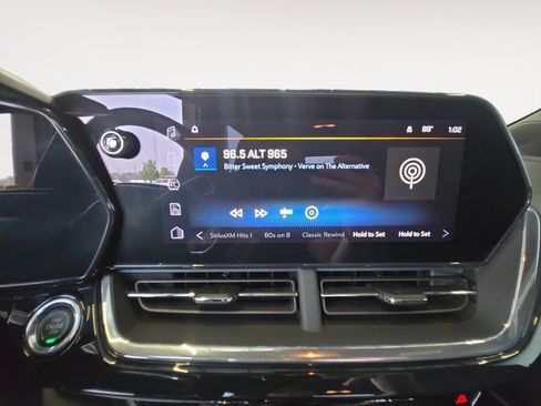 Used 2024 Chevrolet Trax RS w/ Sunroof Package FWD image 15