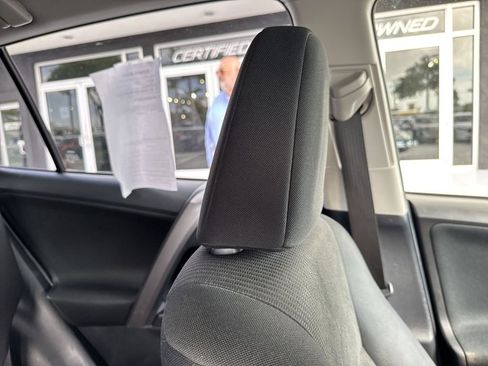 Used 2017 Toyota RAV4 LE FWD image 20