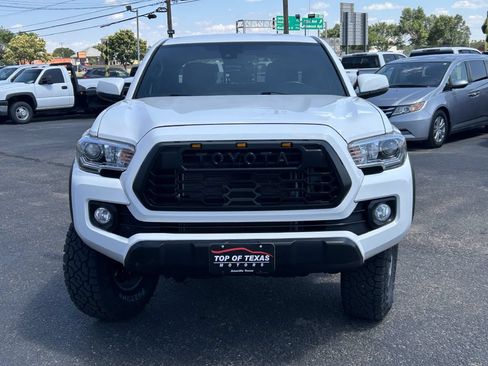 Used 2022 Toyota Tacoma TRD Off-Road w/ Technology Package AWD/4WD image 16
