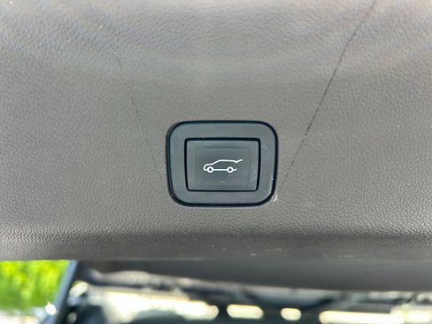 Used 2022 GMC Yukon SLT w/ SLT Luxury Package RWD image 46