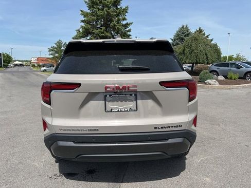 Used 2025 GMC Terrain Elevation w/ Elevation Premium Package AWD/4WD image 4