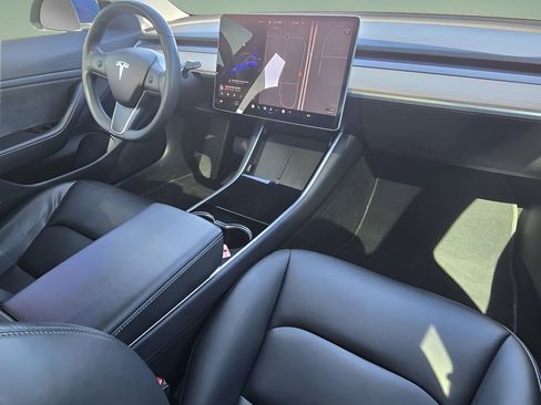 Used 2019 Tesla Model 3 Standard Range Plus image 23