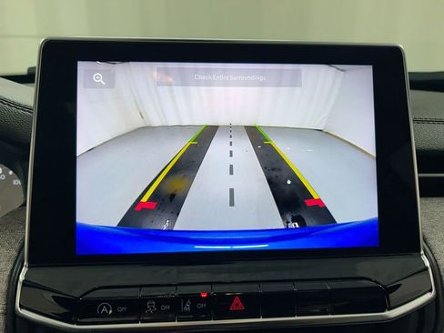 Used 2024 Jeep Compass Latitude w/ Sun and Sound Group image 15