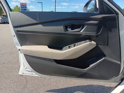 Used 2023 Honda Accord EX image 27
