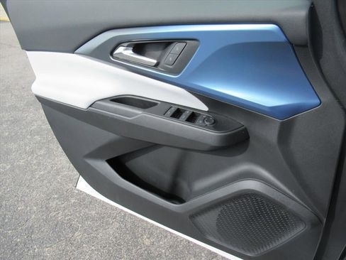 New 2025 Chevrolet Equinox EV LT image 26