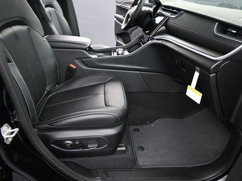 New 2025 Jeep Grand Cherokee L Limited w/ Trailer Tow Package image 37