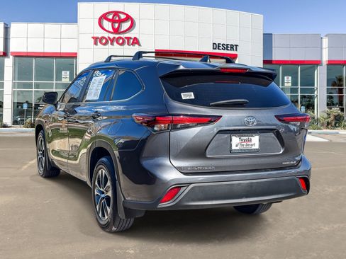 Certified 2024 Toyota Highlander XLE AWD/4WD image 5