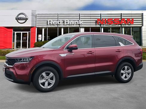 Used 2023 Kia Sorento LX image 4