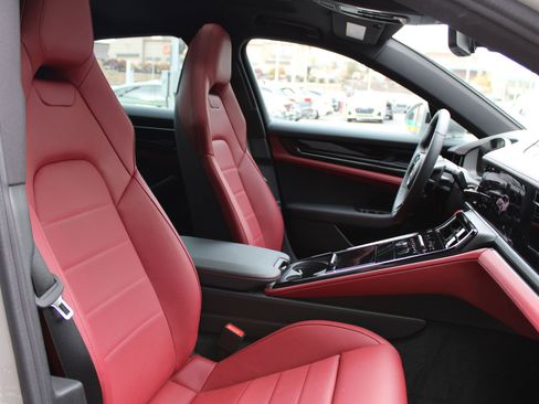 Certified 2025 Porsche Panamera 4 image 25