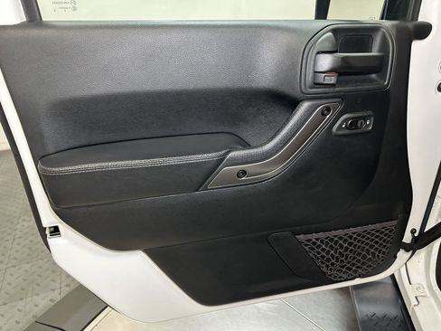 Used 2018 Jeep Wrangler Unlimited Sahara AWD/4WD image 20