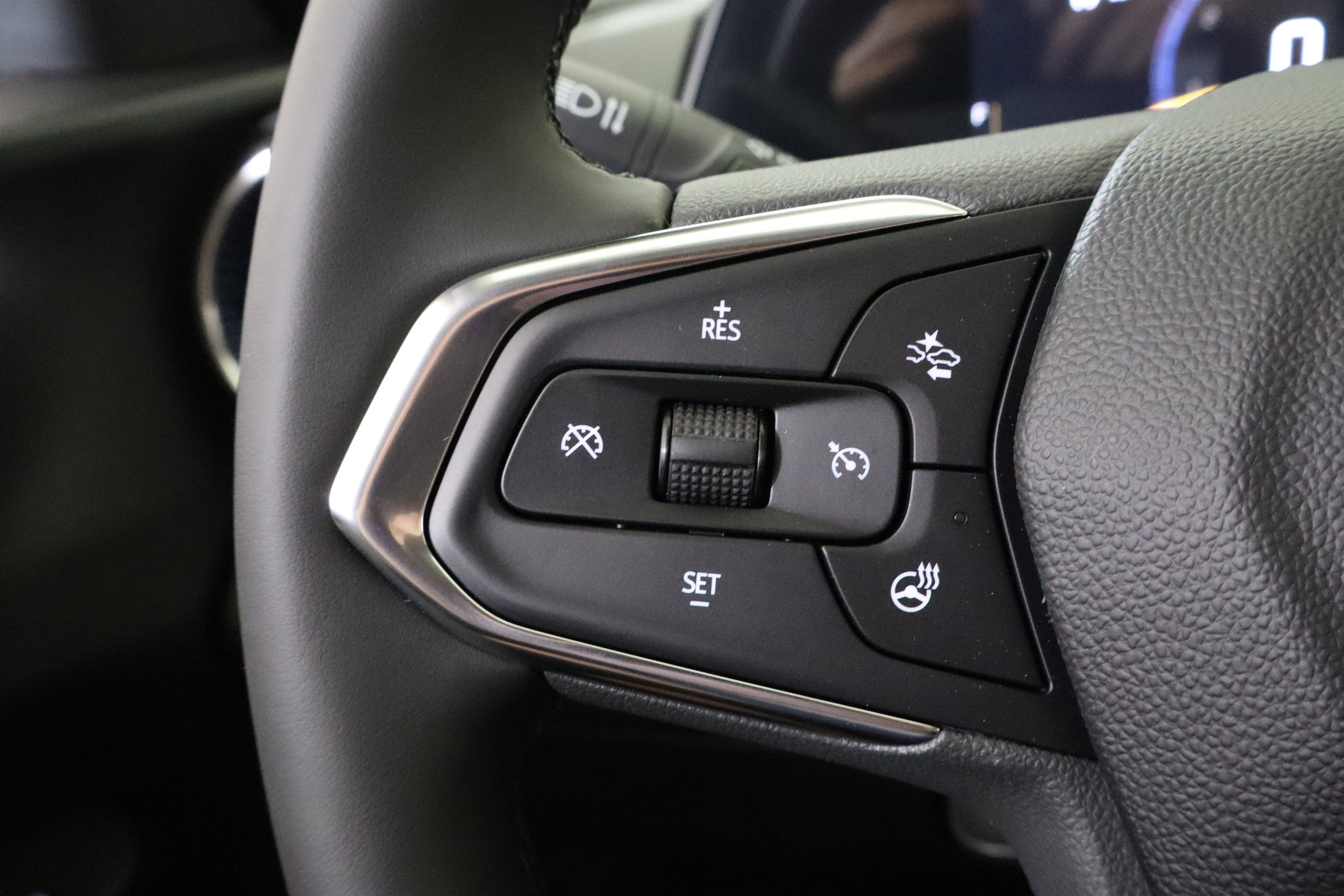 New 2026 Chevrolet Trax LT w/ Midnight Edition FWD image 30