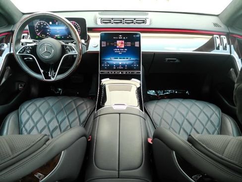 Used 2024 Mercedes-Benz S 580e 4MATIC Sedan image 2