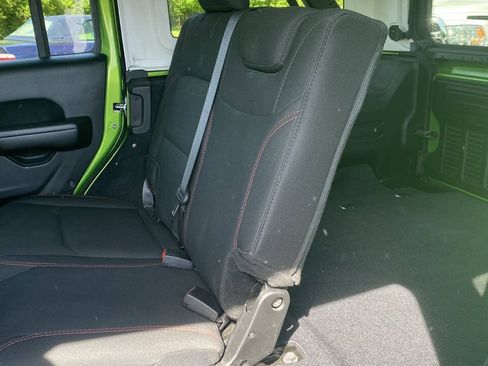 Used 2019 Jeep Wrangler Unlimited Rubicon w/ Cold Weather Group AWD/4WD image 18