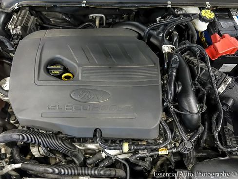 Certified 2018 Ford Fusion SE w/ Fusion SE Technology Package FWD image 24