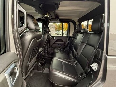 Used 2021 Jeep Gladiator Rubicon image 12