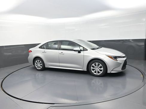 Used 2022 Toyota Corolla LE FWD image 20