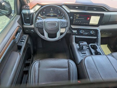 Used 2023 GMC Sierra 1500 Denali w/ Technology Package AWD/4WD image 10