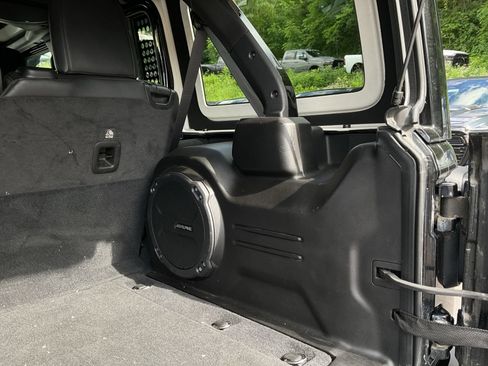 Used 2024 Jeep Wrangler Unlimited Rubicon AWD/4WD image 27