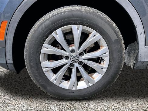 Used 2018 Volkswagen Tiguan SE w/ Panoramic Sunroof Package AWD/4WD image 9