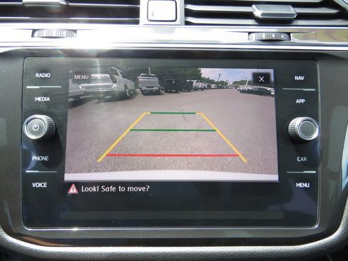 Used 2019 Volkswagen Tiguan SEL AWD/4WD image 26