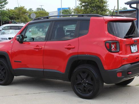 Used 2018 Jeep Renegade Trailhawk AWD/4WD image 3