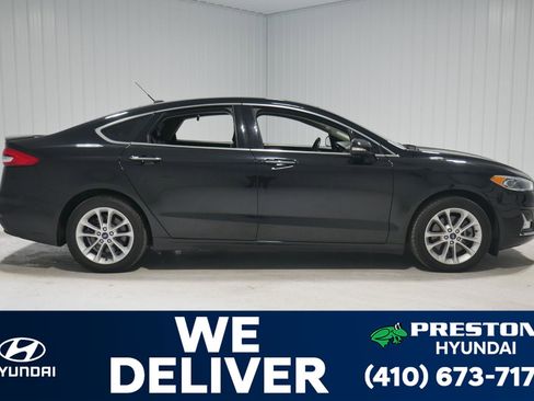 Used 2020 Ford Fusion Energi Titanium image 4