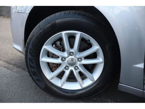 Used 2015 Dodge Grand Caravan SXT image 15