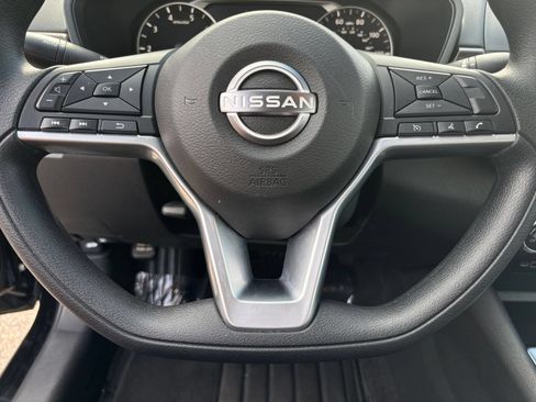 Used 2025 Nissan Altima 2.5 SV FWD image 29