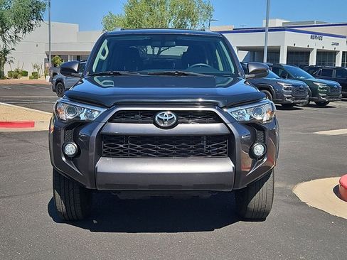 Used 2018 Toyota 4Runner SR5 AWD/4WD image 2