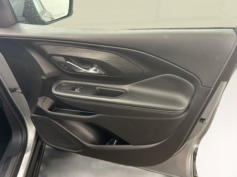 Used 2024 GMC Terrain SLT image 34