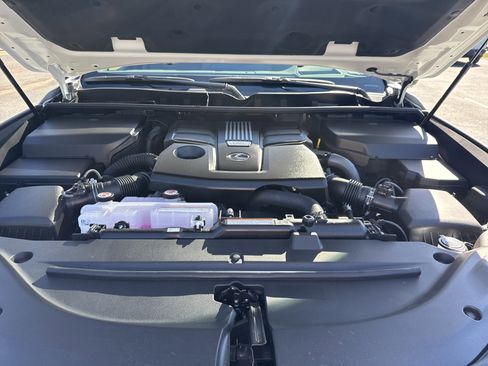 Used 2025 Lexus LX 600 4WD w/ Premium Package image 37