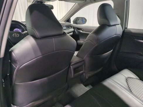 Used 2023 Toyota Camry SE image 19