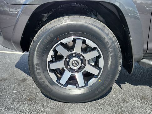 Used 2021 Toyota 4Runner TRD Off-Road Premium w/ Moonroof Package AWD/4WD image 5
