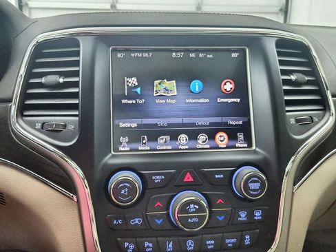 Used 2017 Jeep Grand Cherokee Overland w/ Jeep Active Safety Group AWD/4WD image 28