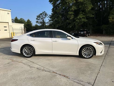 Used 2023 Lexus ES 350 Ultra Luxury w/ Accessory Package (Z2) FWD image 2