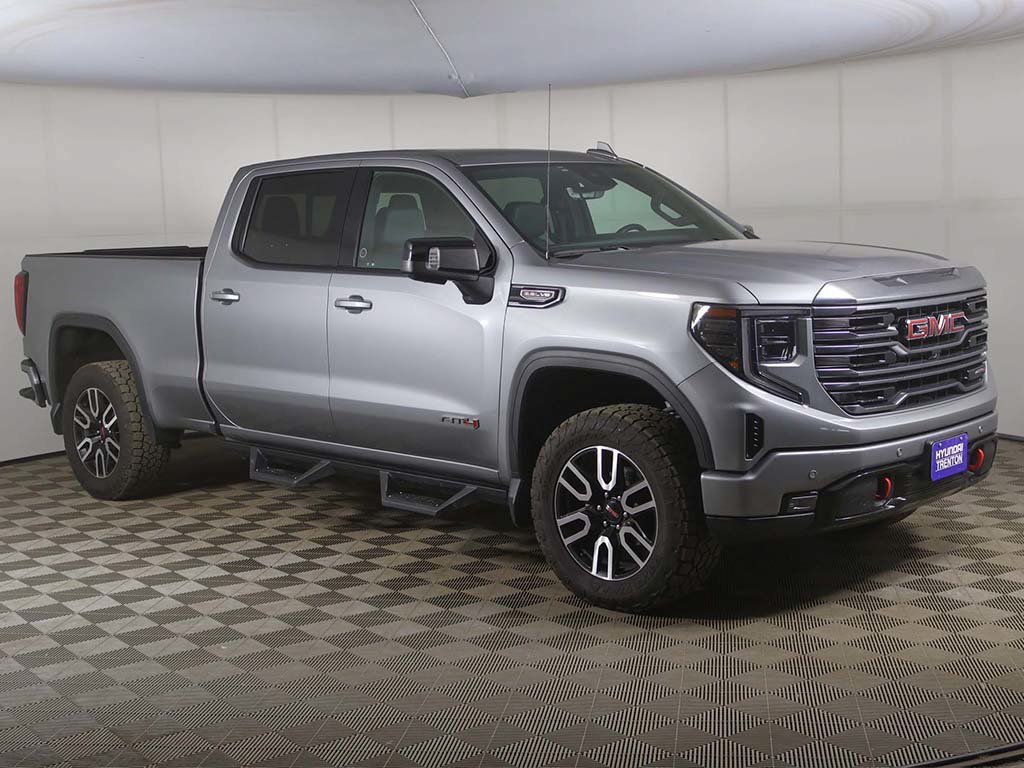 Used 2024 GMC Sierra 1500 AT4 w/ Technology Package AWD/4WD image 2