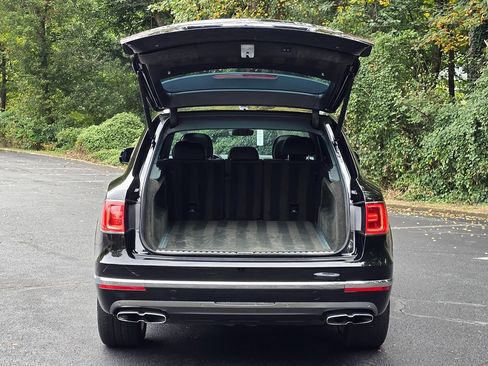 Used 2020 Bentley Bentayga Plug-In Hybrid image 77
