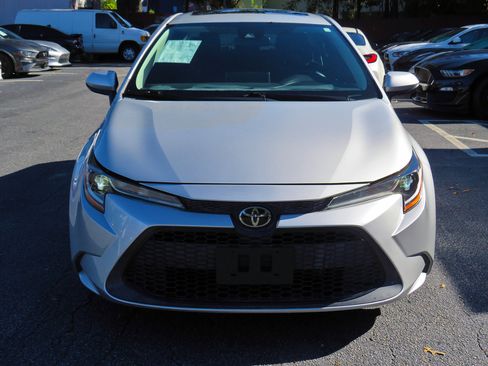 Used 2020 Toyota Corolla LE w/ LE Premium Package image 4