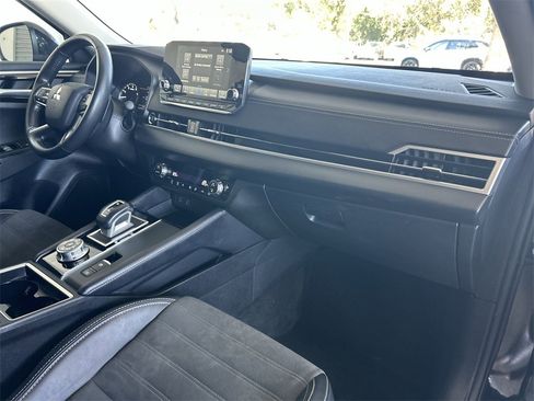 Used 2024 Mitsubishi Outlander SE image 33