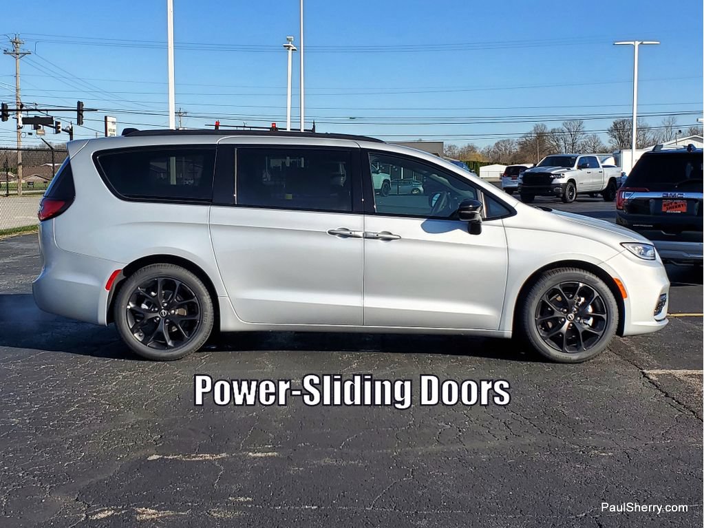 New 2026 Chrysler Pacifica Select w/ S Appearance Package FWD image 9