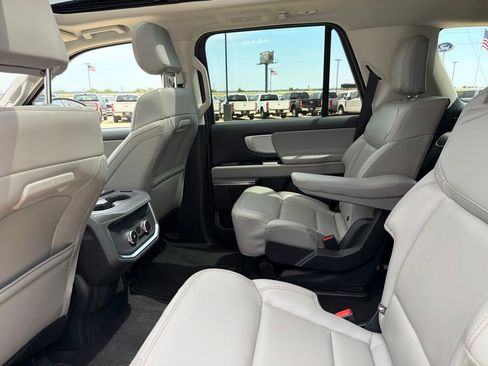 Used 2025 Ford Expedition Active AWD/4WD image 31
